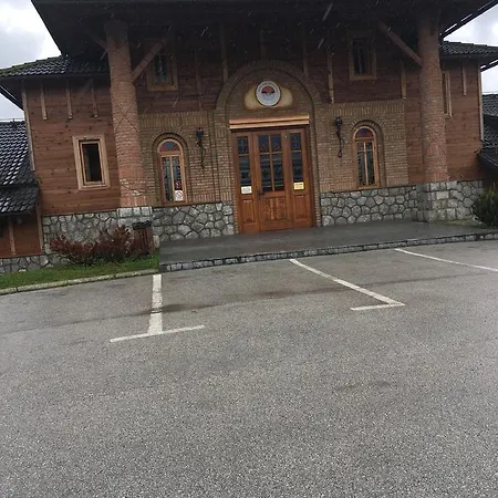 Chalet Nacionalna Kuca Bajo Mackat