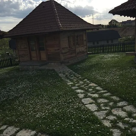 Chalet Nacionalna Kuca Bajo Mackat