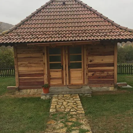 Nacionalna Kuca Bajo Chalet Mackat