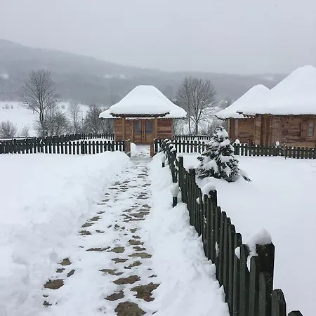 Nacionalna Kuca Bajo *