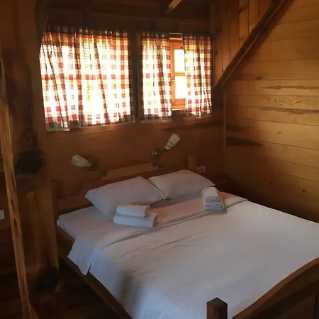 Nacionalna Kuca Bajo Chalet Mackat