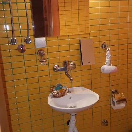 Nacionalna Kuca Bajo *