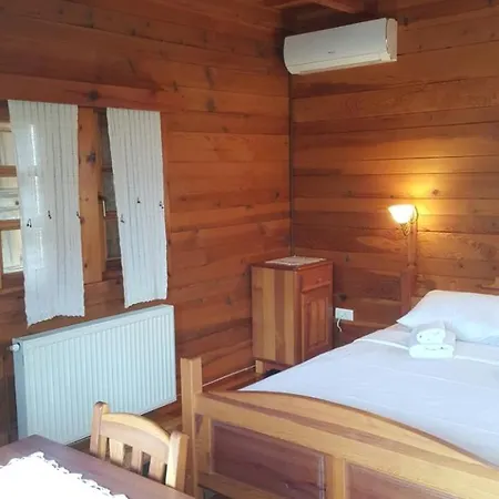 Chalet Nacionalna Kuca Bajo Mackat